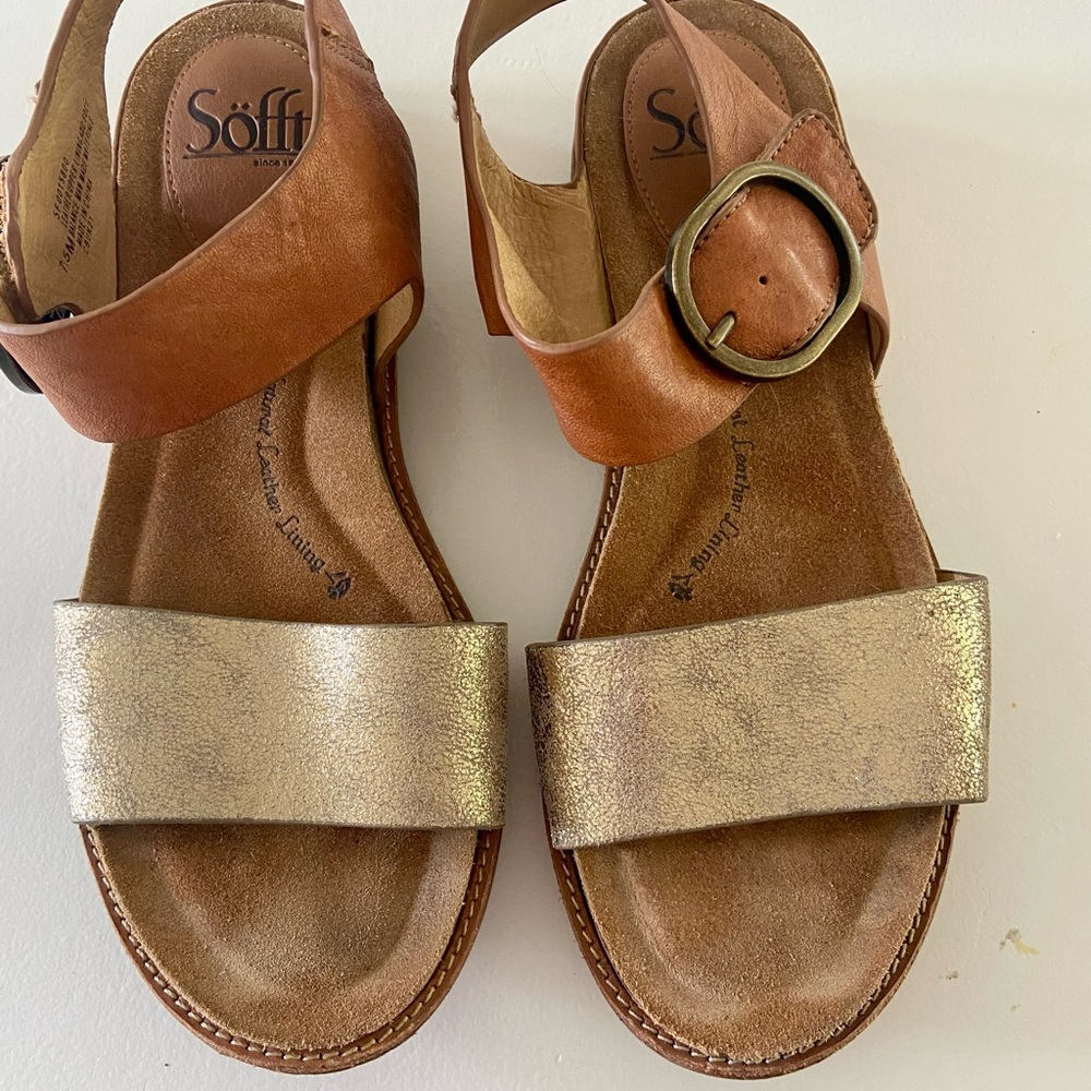 NEW Sofft Bali Tan and Gold Sandals 7.5